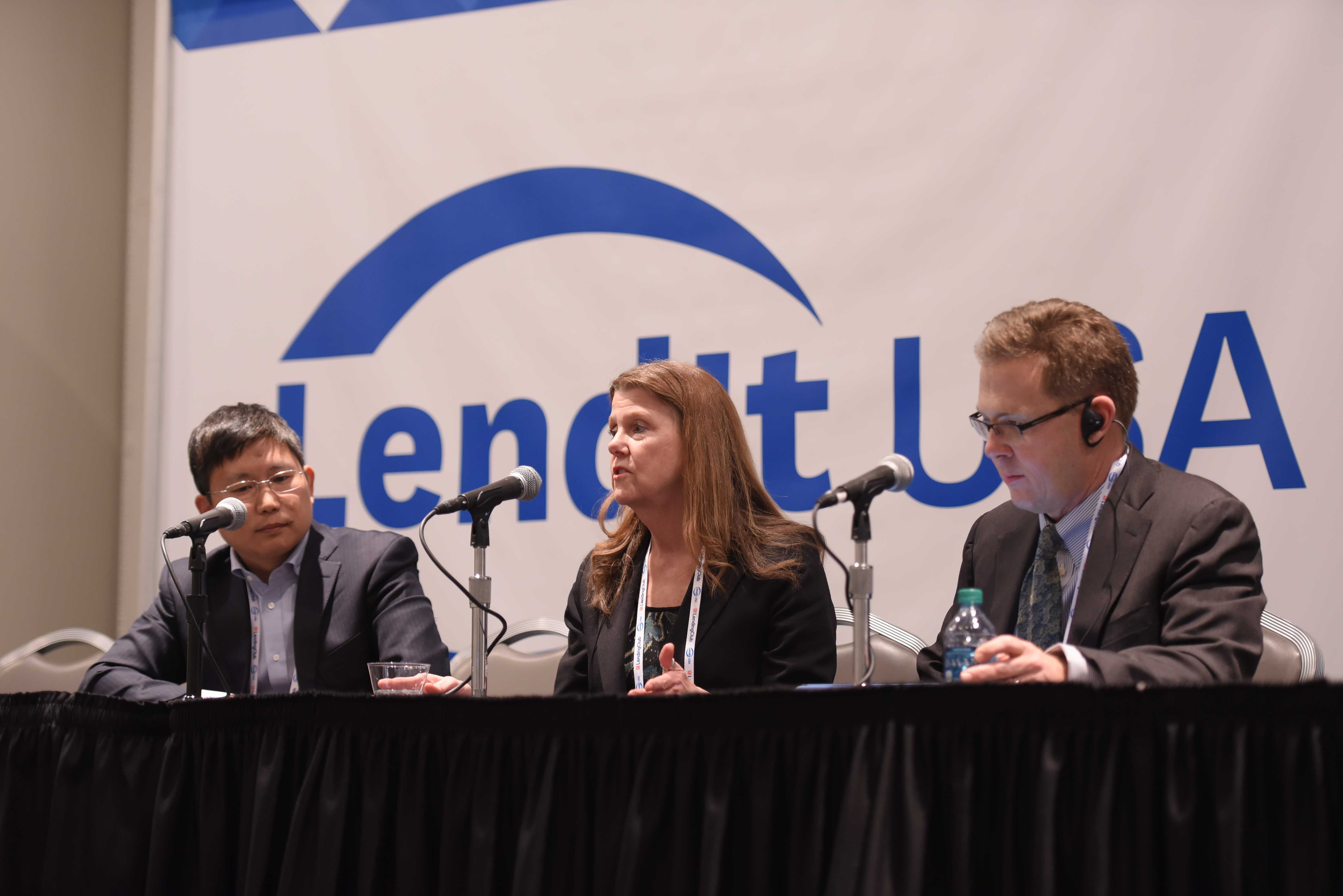 飞贷金融科技首席风控官周立勇与美国OCC前副主席、哈佛大学JoAnn Barefoot教授、朗迪的主席以及联合创始人Peter Renton 开展圆桌论坛，探讨中美移动端信贷发展趋势对比